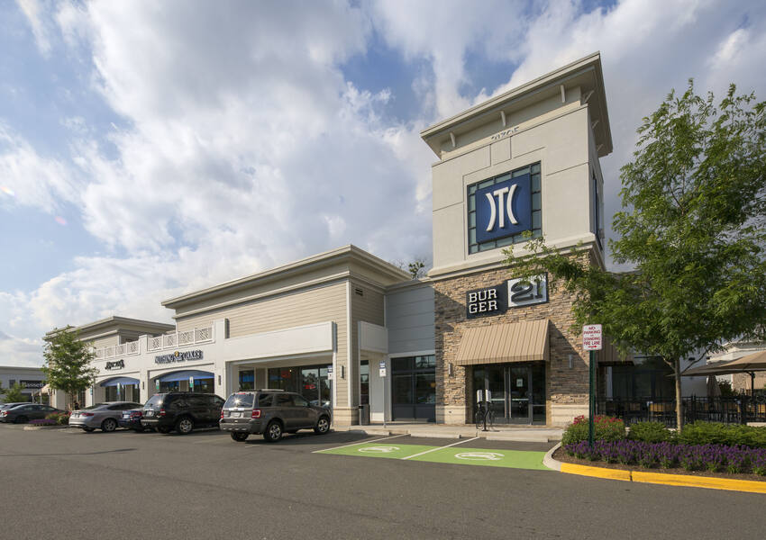 Nokes Plaza at Dulles Town Center 